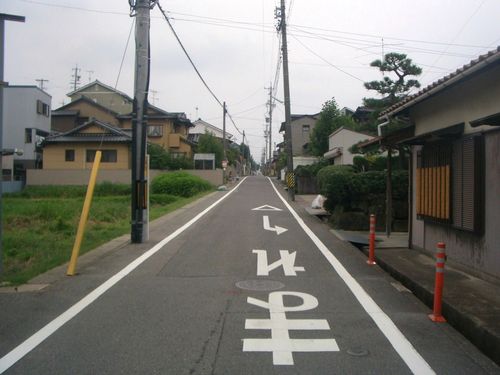 7:岡崎競馬場（小豆坂小入口交差点から向正面直線を眺める）